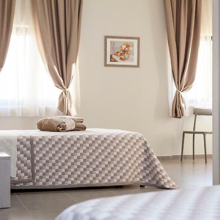 Riviera Hub Hotel Cisano sul Neva Luaran gambar