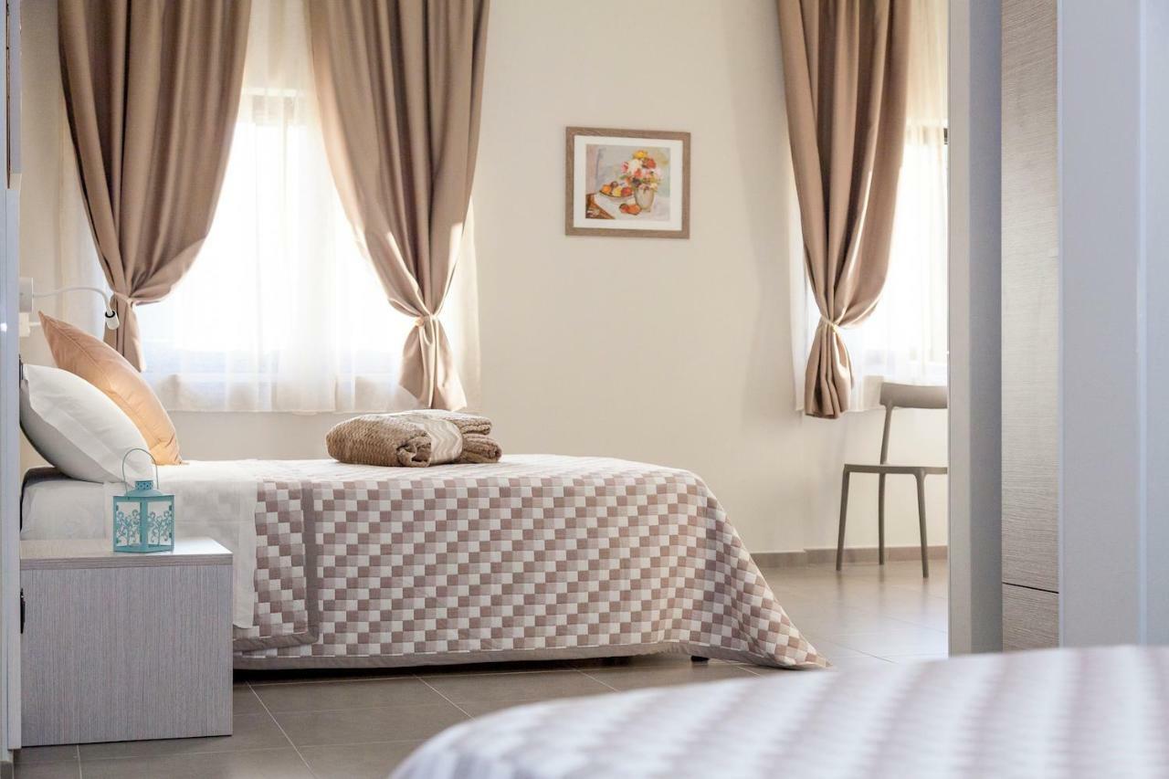 Riviera Hub Hotel Cisano sul Neva Luaran gambar
