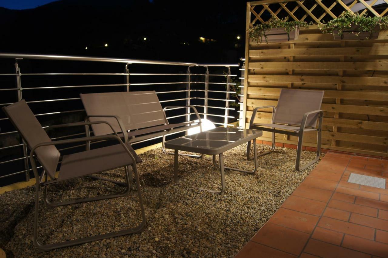 Riviera Hub Hotel Cisano sul Neva Luaran gambar