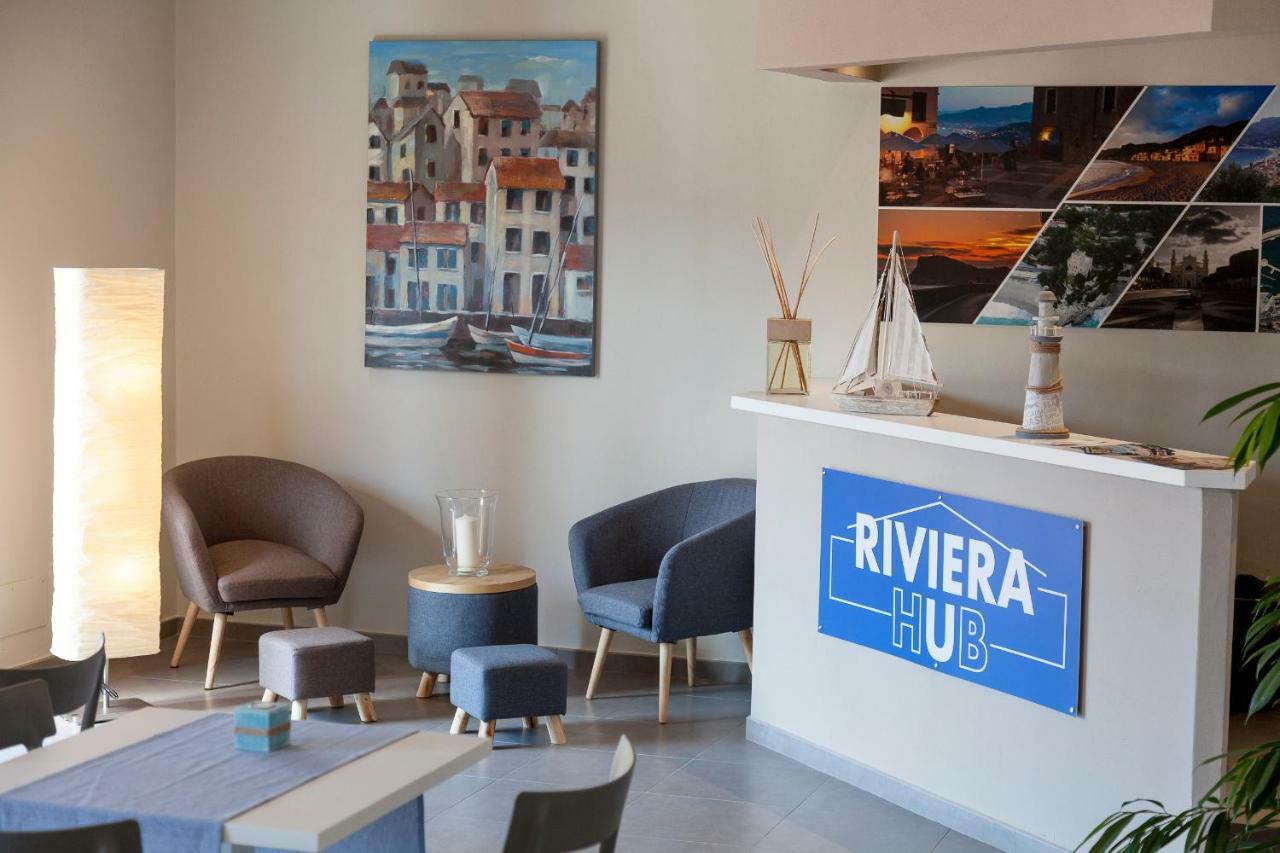 Riviera Hub Hotel Cisano sul Neva Luaran gambar